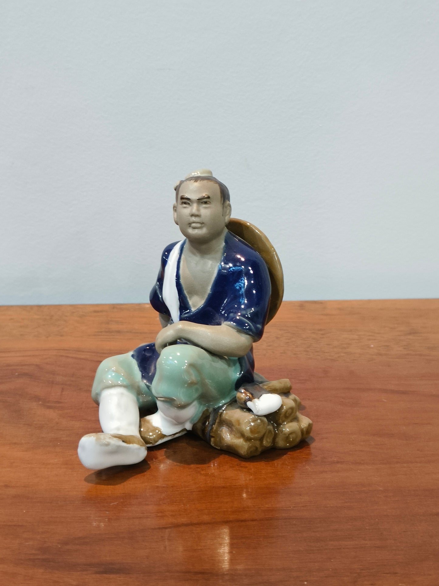 Figurka porcelanowa drwal