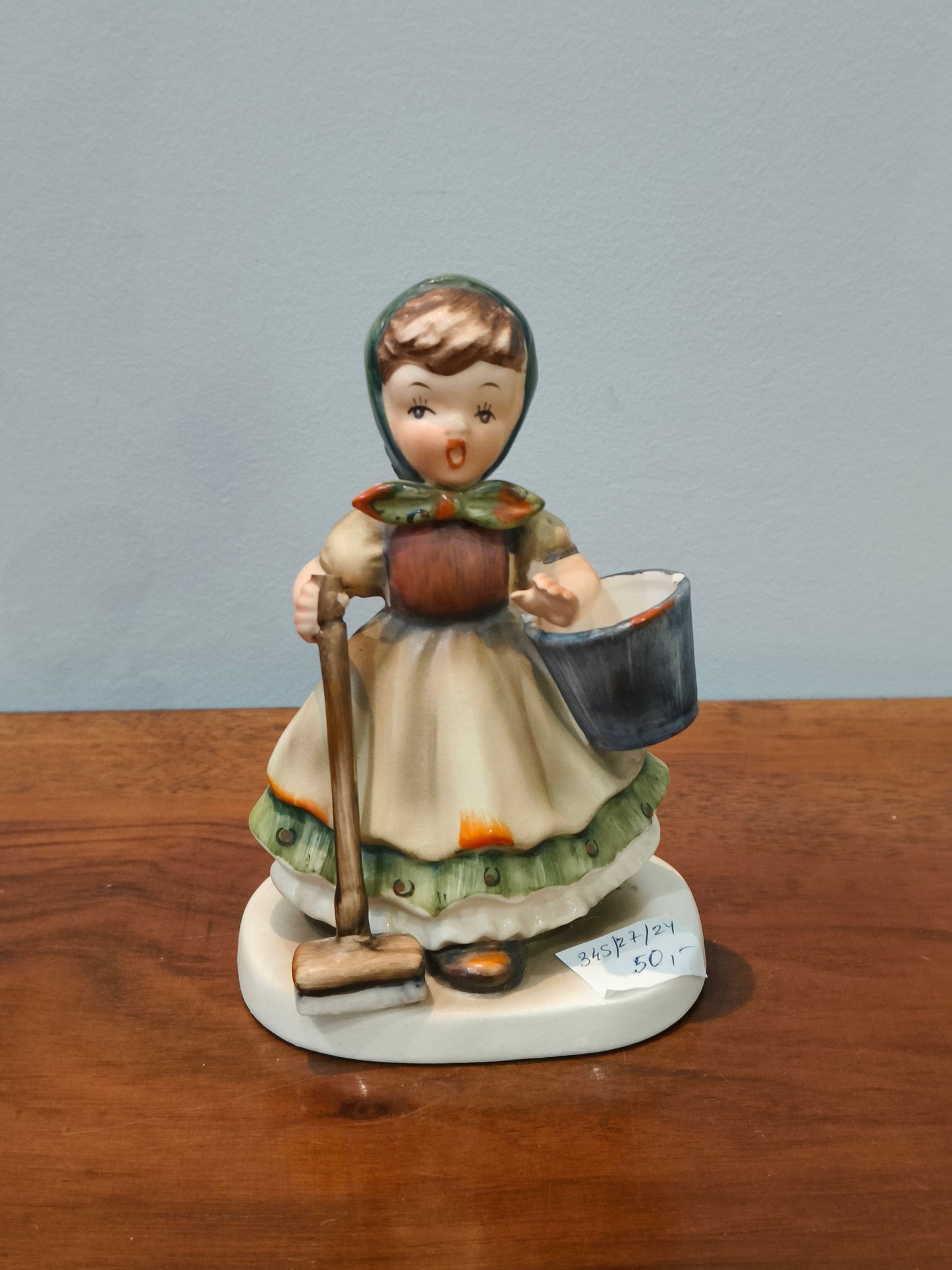 Figurka porcelanowa kapturek