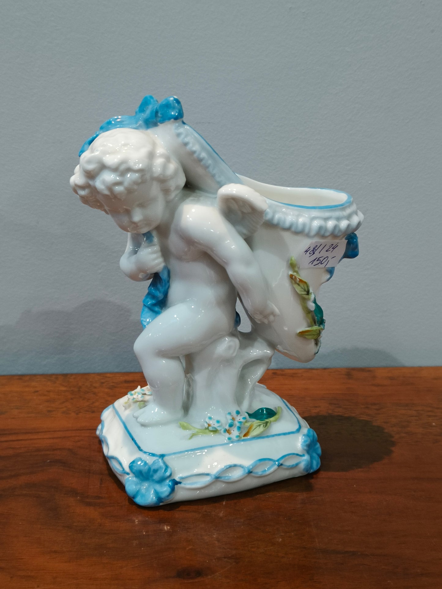 Figurka porcelanowa amorek