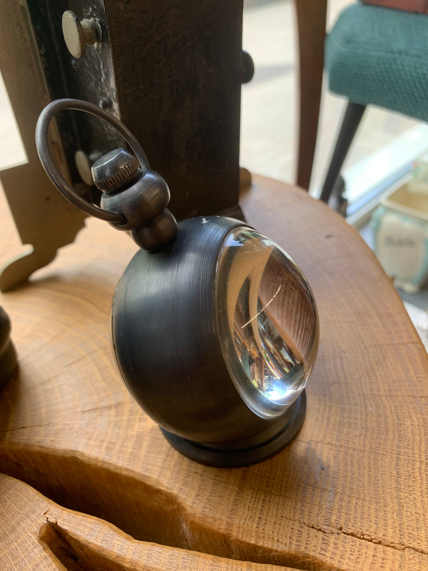 Zegar soczewkowy, kula na podstawie Schweizaria Ancre Prima