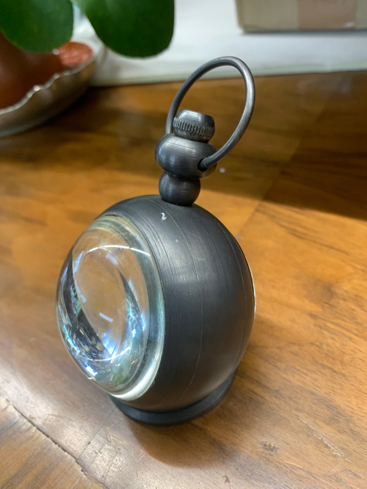 Zegar soczewkowy, kula na podstawie Schweizaria Ancre Prima