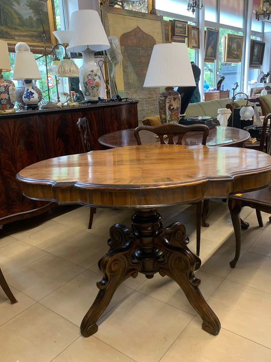 Stół owalny, orzechowy, przedwojenny