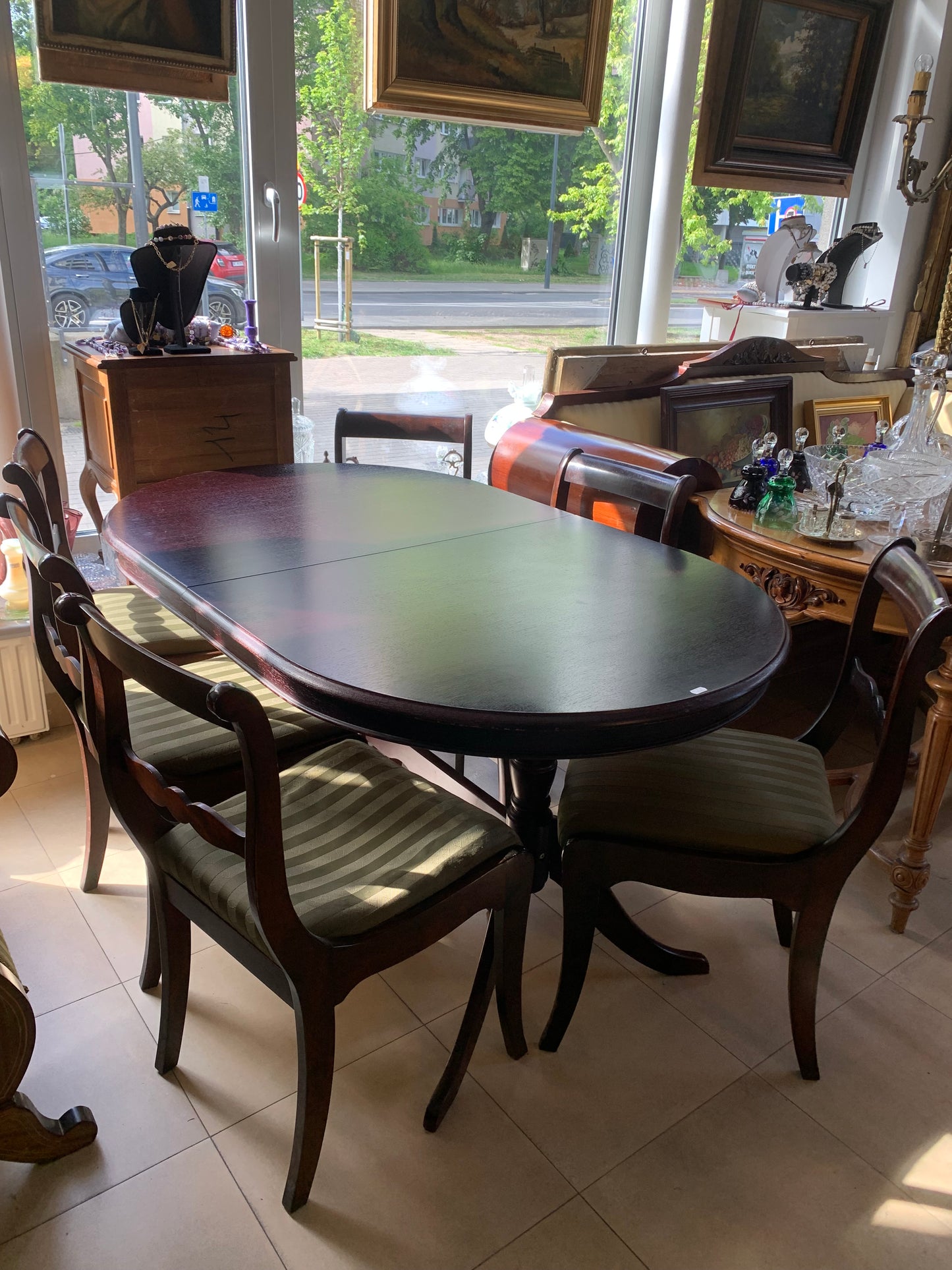 Stół owalny, rozkładany w kolorze ciemna wiśnia