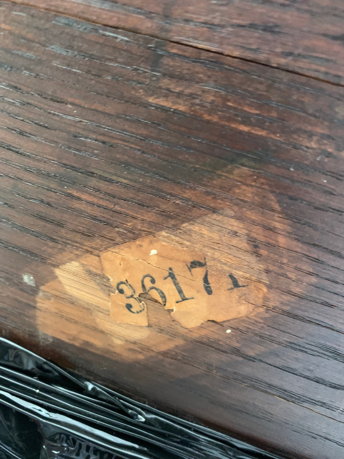 Achtkantiger Tisch, Eiche, 19. Jahrhundert, Gryphen