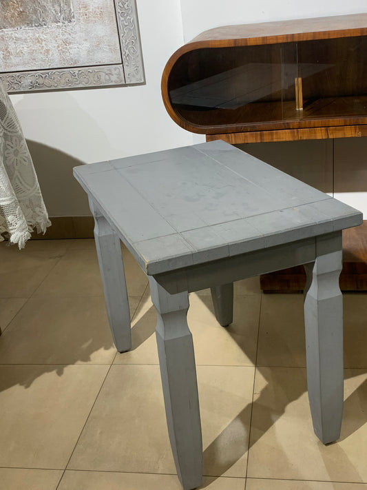 Mały stolik lite drewno, jasno szary