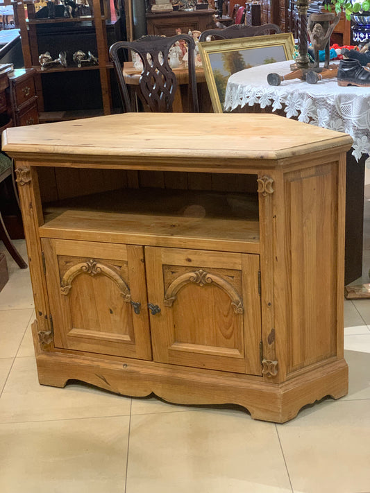 Szafka narożna drewniana, rzeźbienia