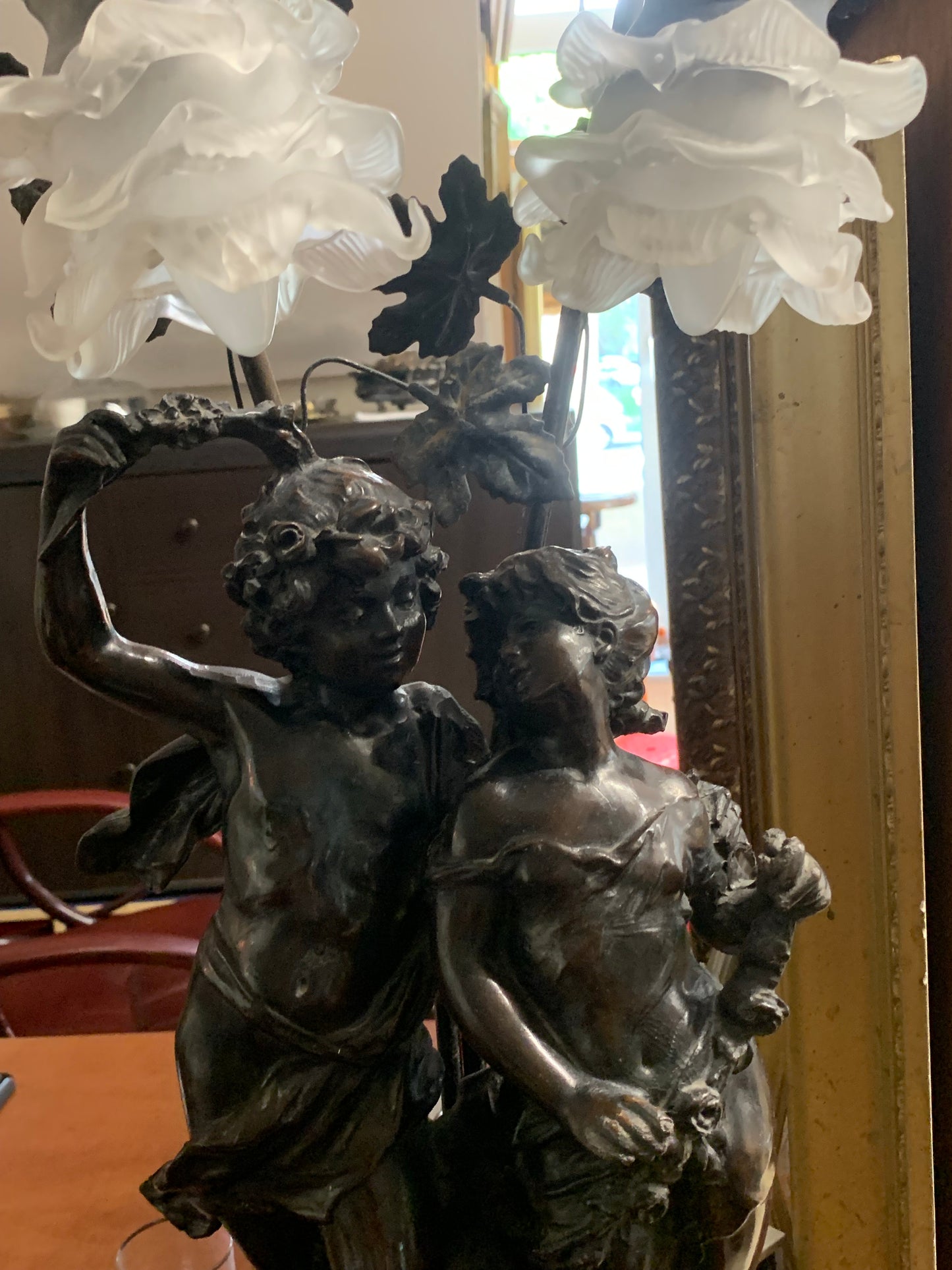 Lampa figuralna z oryginalnymi kloszami Murano, sygnowana