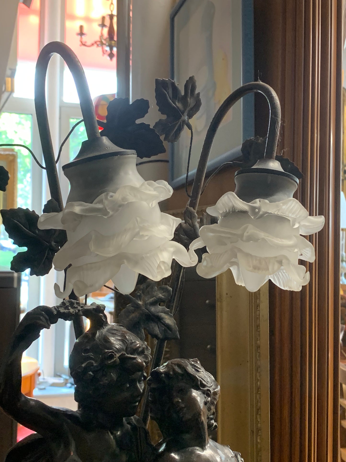 Lampa figuralna z oryginalnymi kloszami Murano, sygnowana