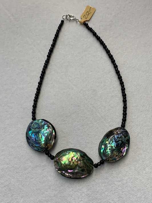 Naszyjnik z muszli i onyksu