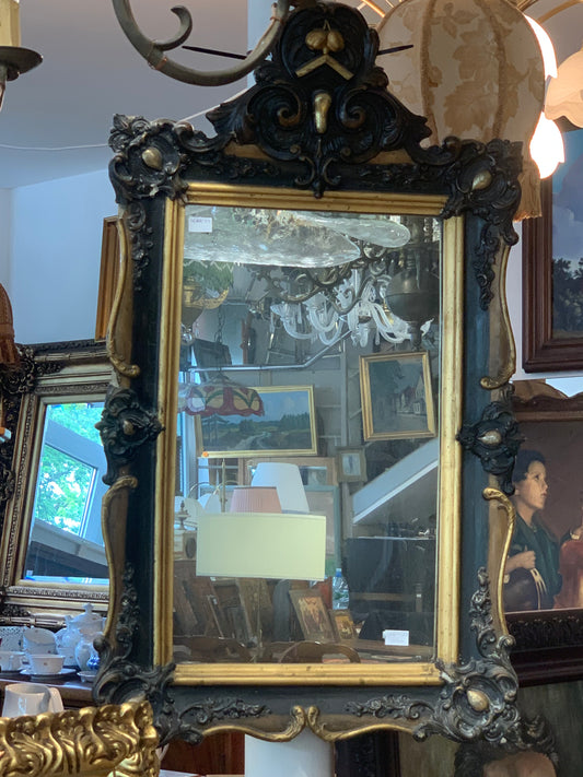 Antyczne lustro fazowane w pięknej, rzeźbionej ramie