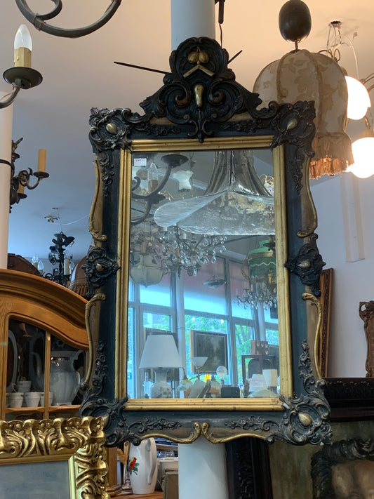 Antyczne lustro fazowane w pięknej, rzeźbionej ramie