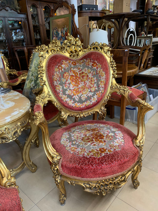 Fotel barokowy, stelaż drewniany rzeźbiony, złocenia