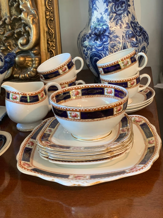 Serwis z angielskiej porcelany na 4 osoby Royal Albert