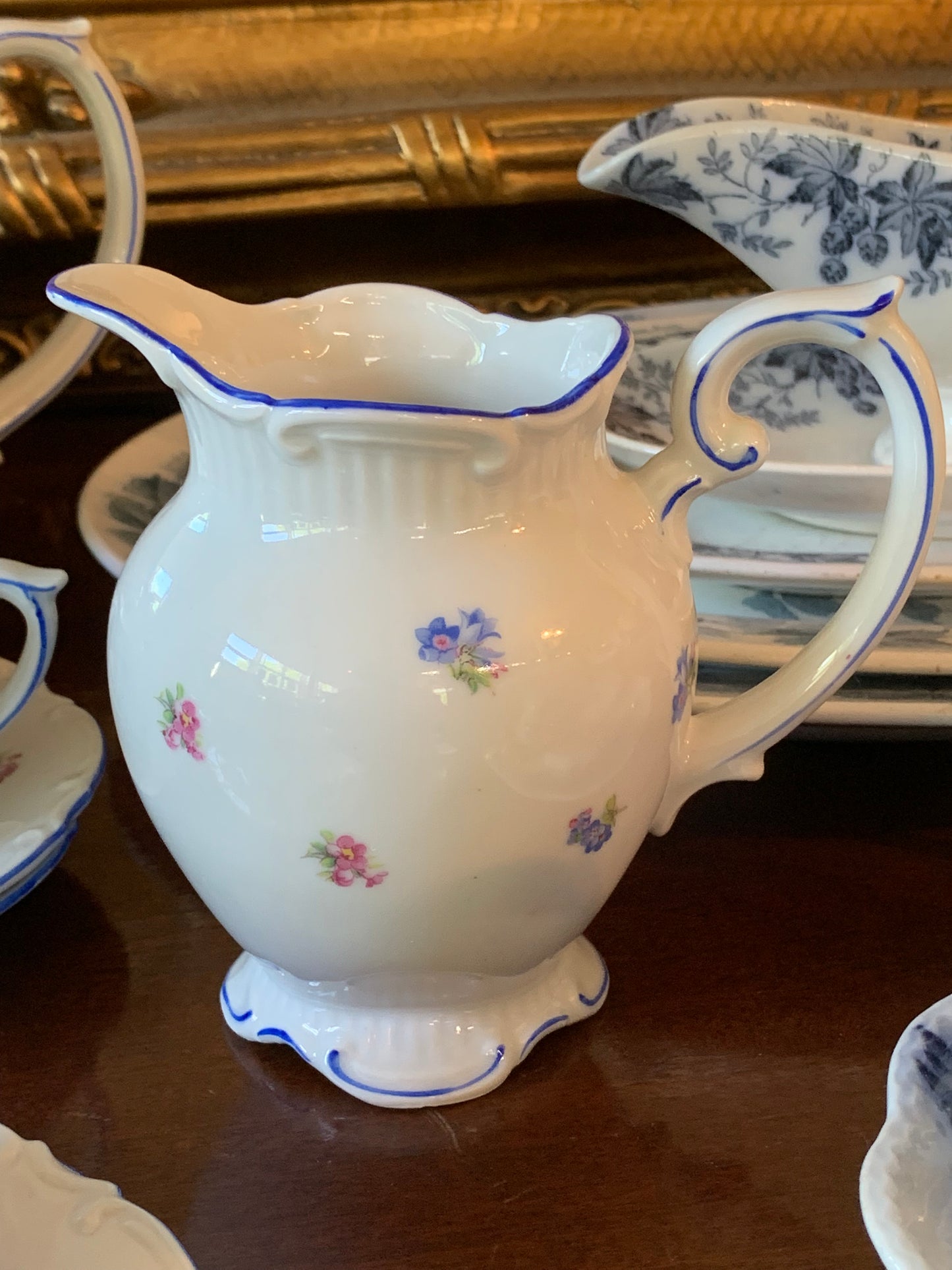 Serwis herbaciany z białej porcelany na 5 osób sygnowany Roshurl 1906-1968