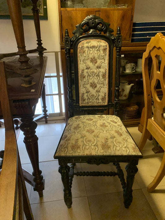 Krzesło stylowe, drewniane z rzeźbieniami