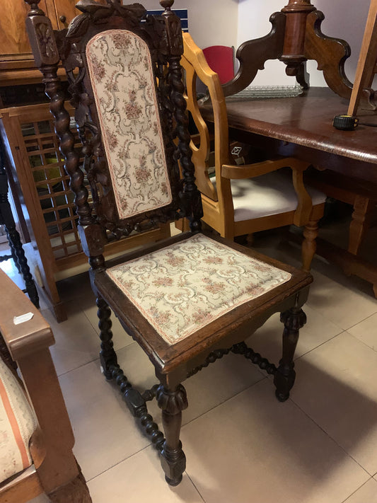 Krzesło stylowe, drewniane z rzeźbieniami