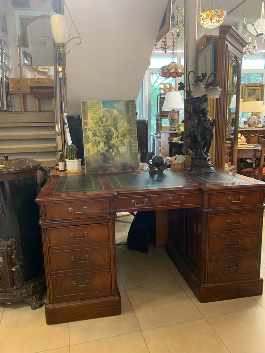 Biurko angielskie mahoniowe, blat - skóra naturalna