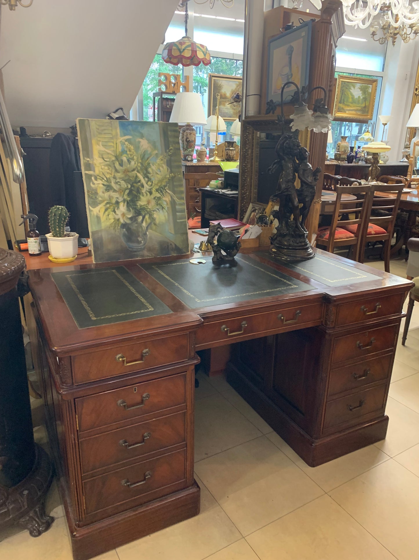 Biurko angielskie mahoniowe, blat - skóra naturalna