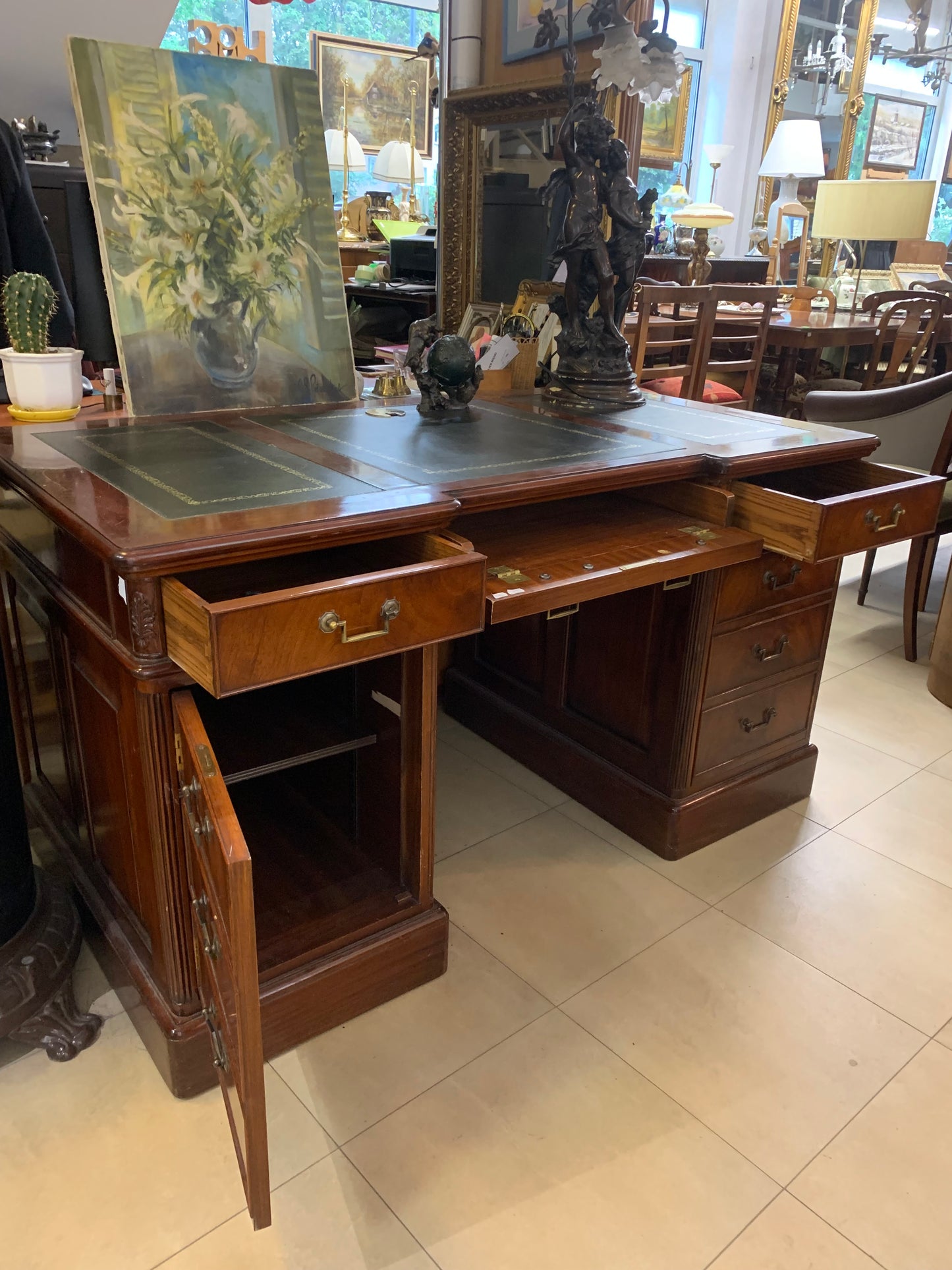 Biurko angielskie mahoniowe, blat - skóra naturalna