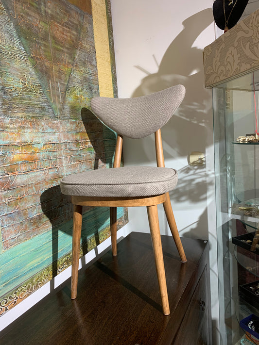 Kolekcjonerskie krzesło "serduszko" PRL z lat 60-ch