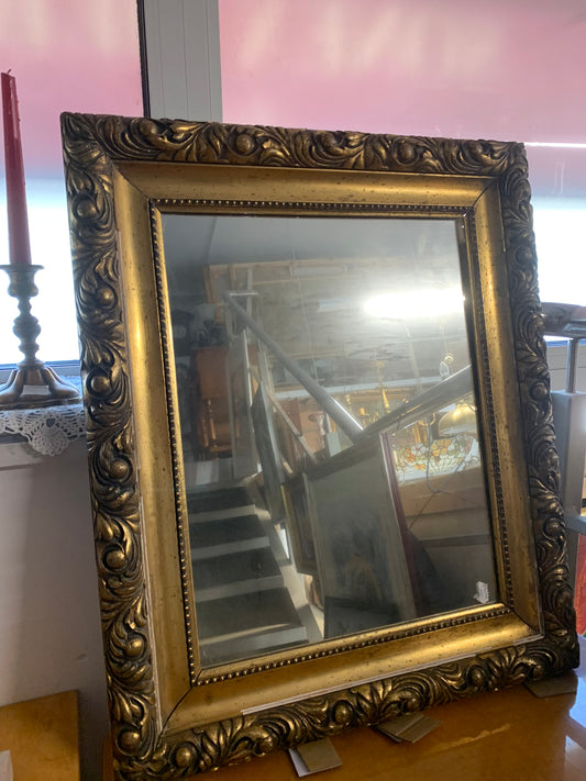 Lustro zabytkowe, w złoconej ramie