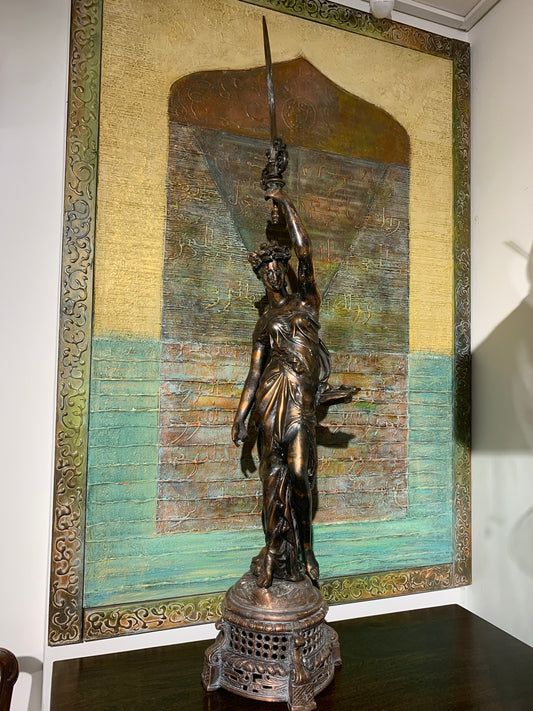 Rzeźba, miedziany posąg, kobieta z mieczem