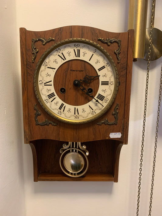 Zegar Kieninger w drewnianej obudowie