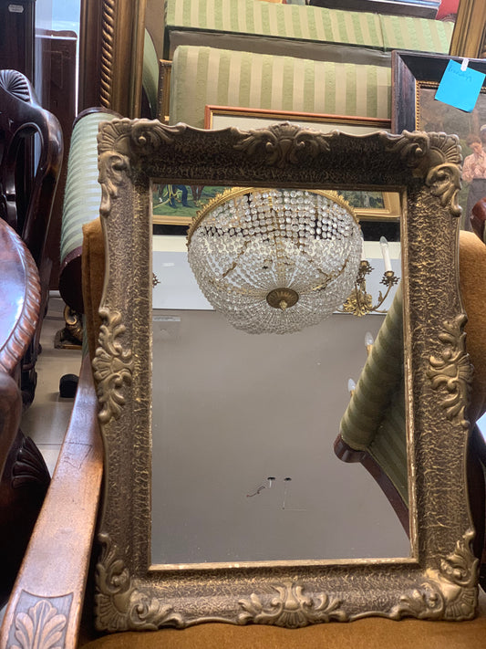 Lustro w stylowej ramie, antyczne złoto