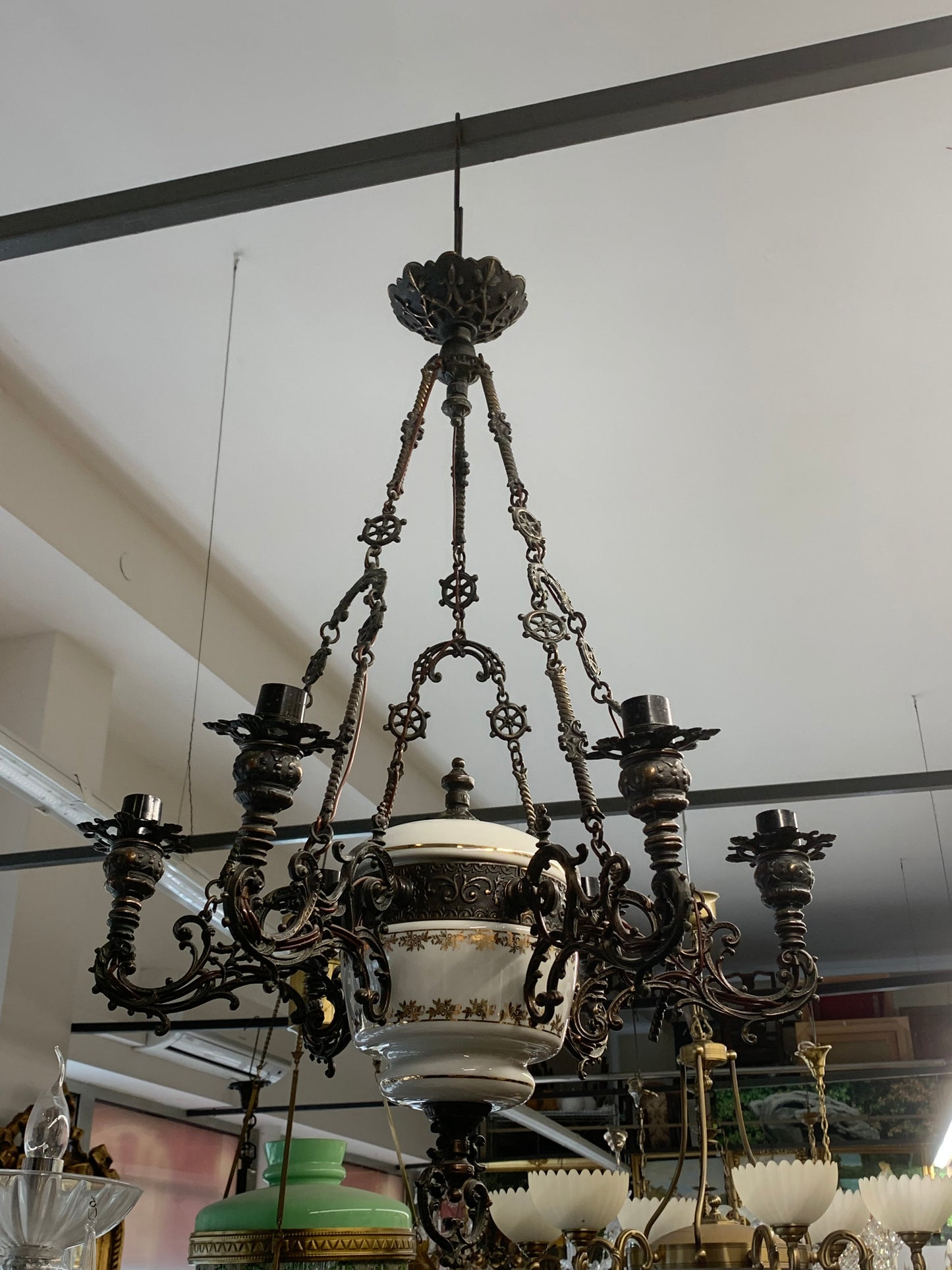 Żyrandol porcelana, metaloplastyka