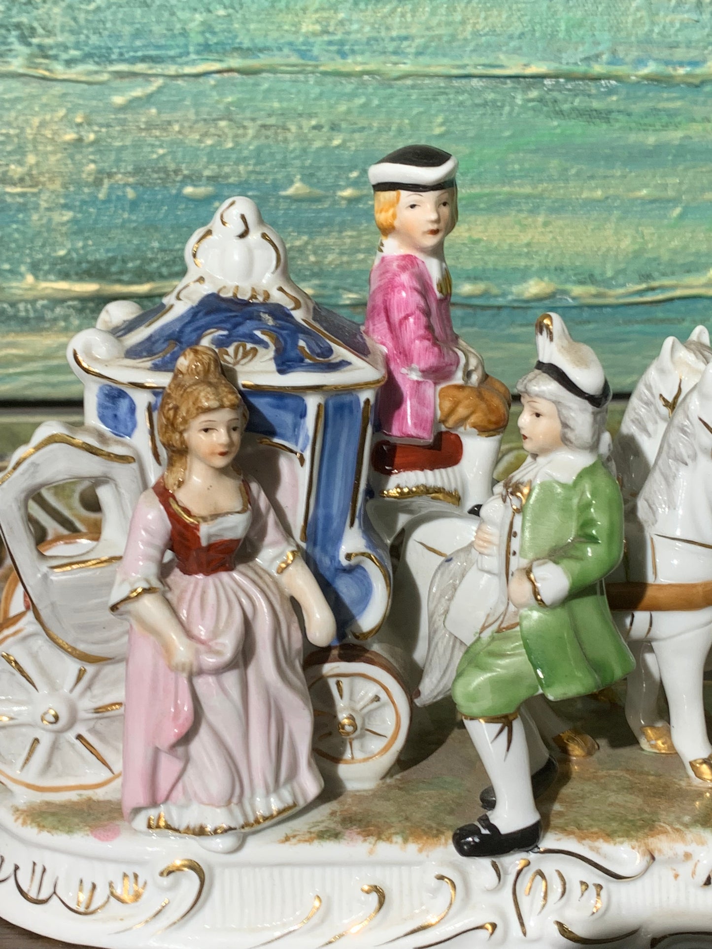 Figurka porcelanowa, barokowa karoca