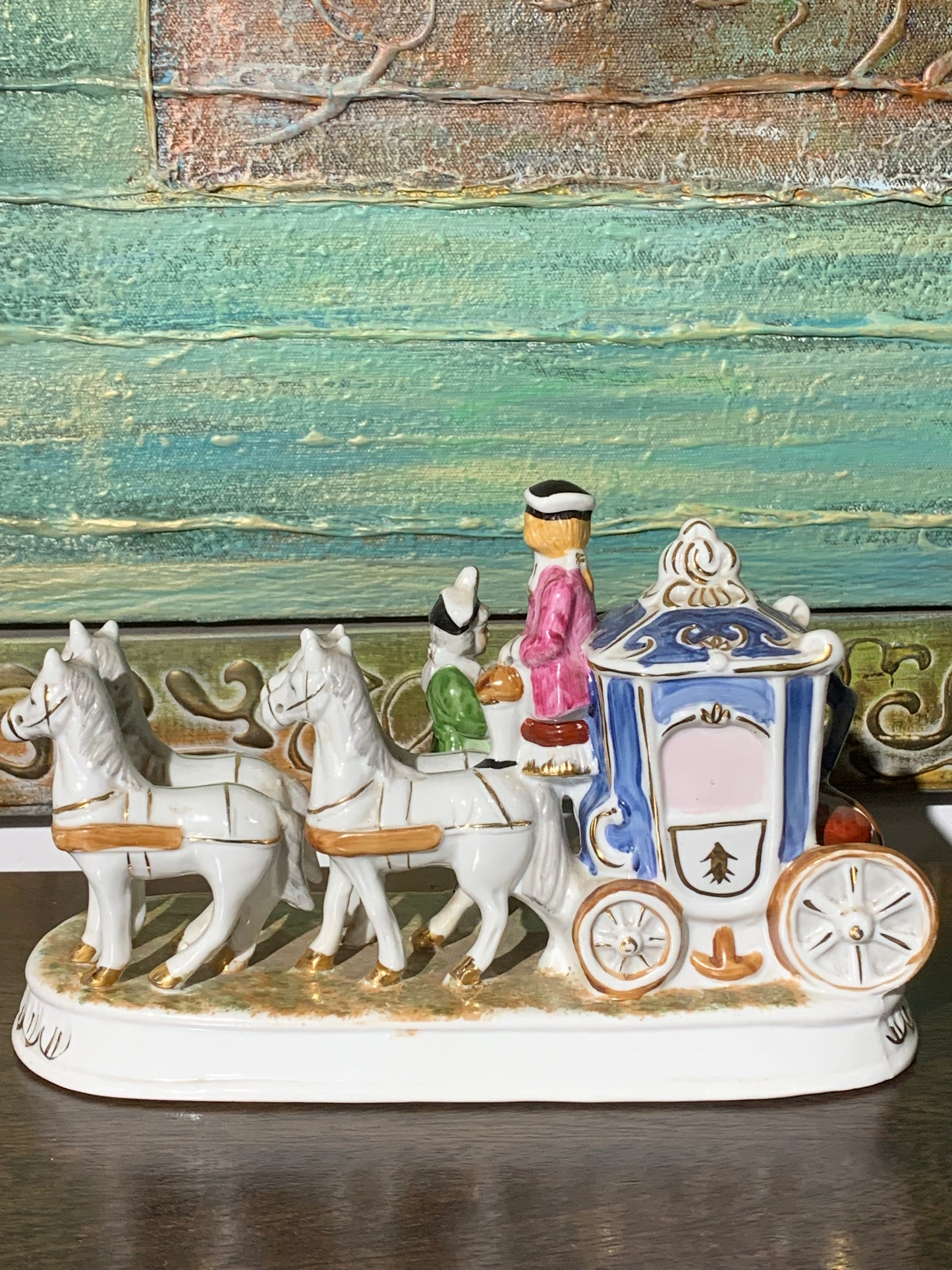 Figurka porcelanowa, barokowa karoca