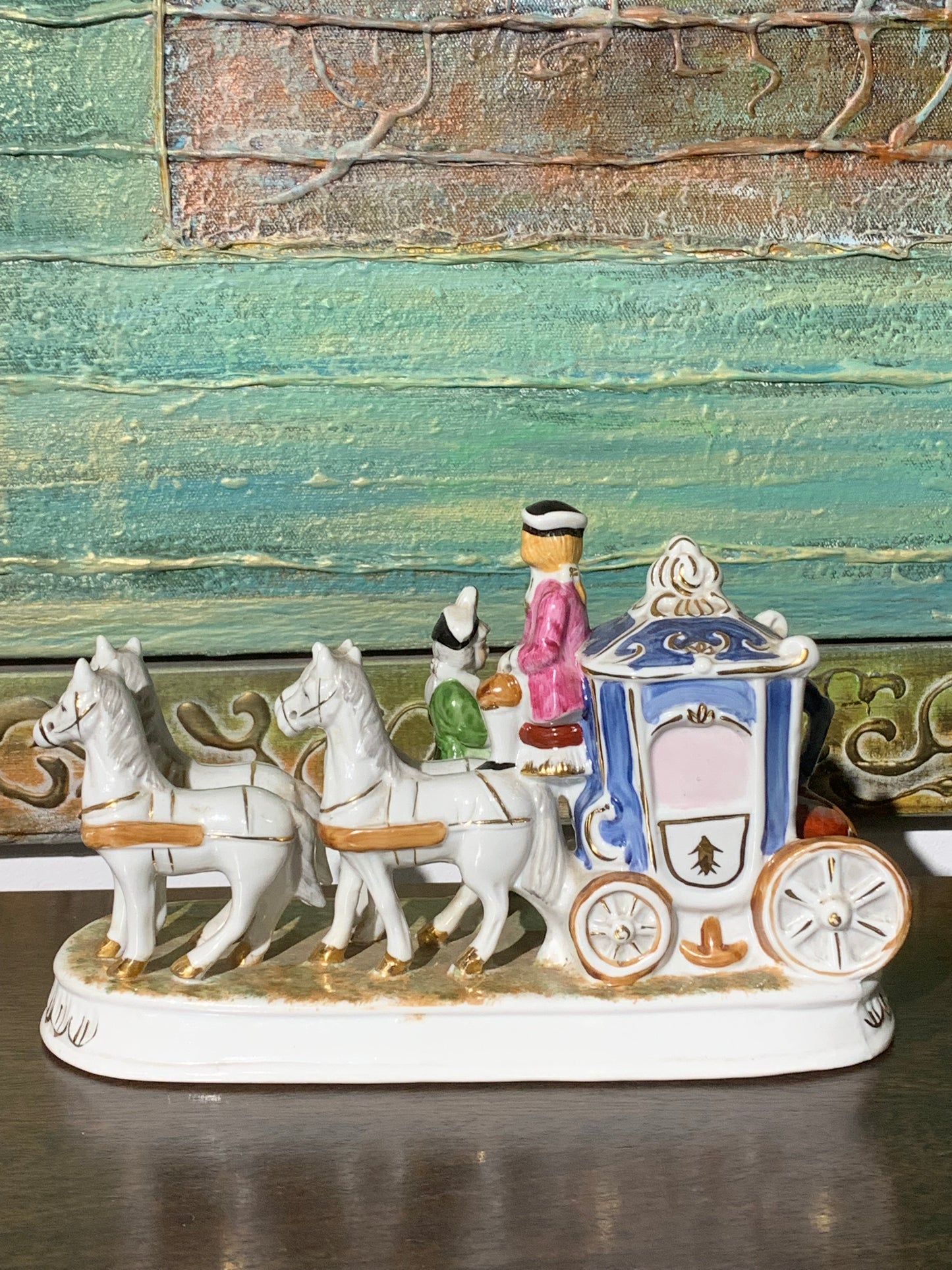 Figurka porcelanowa, barokowa karoca