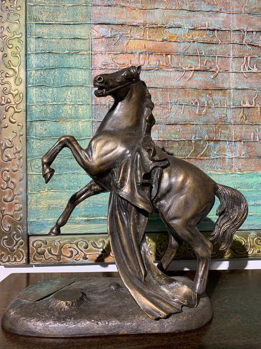 Rzeźba, duża figurka konia z brązu, na podstawie, sygnowana