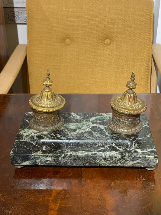 Ekrytuar, kałamarz, mosiądz, marmur