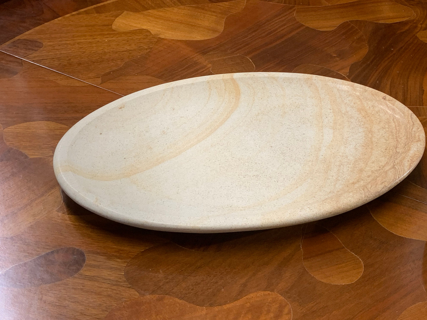 Patera okrągła/owalna z piaskowca, Ukraina, rękodzieło