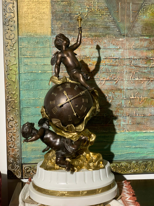 Zegar włoski kula z aniołami na kamiennej podstawie