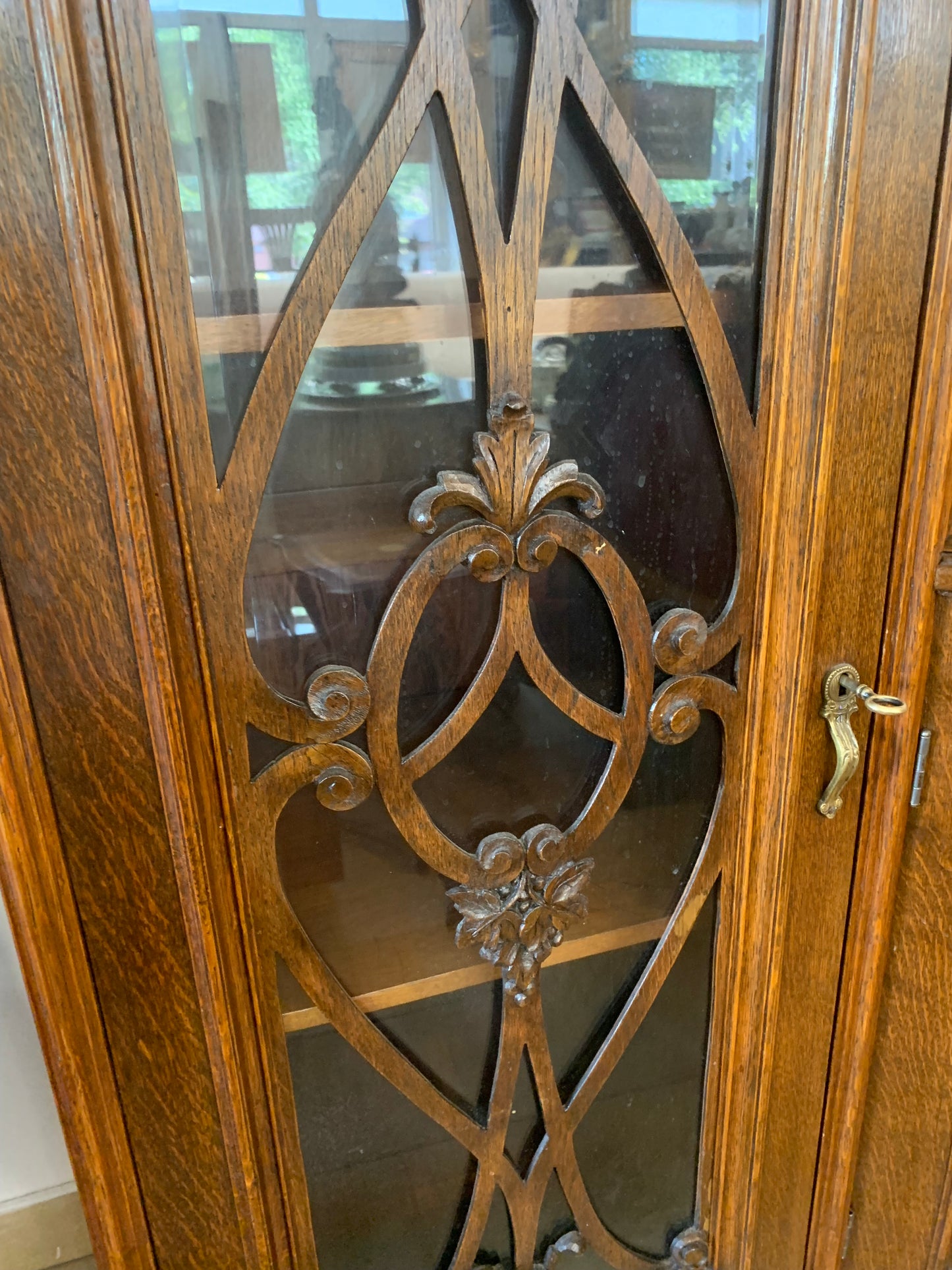 Kredens secesyjny, dębowy z lustrem