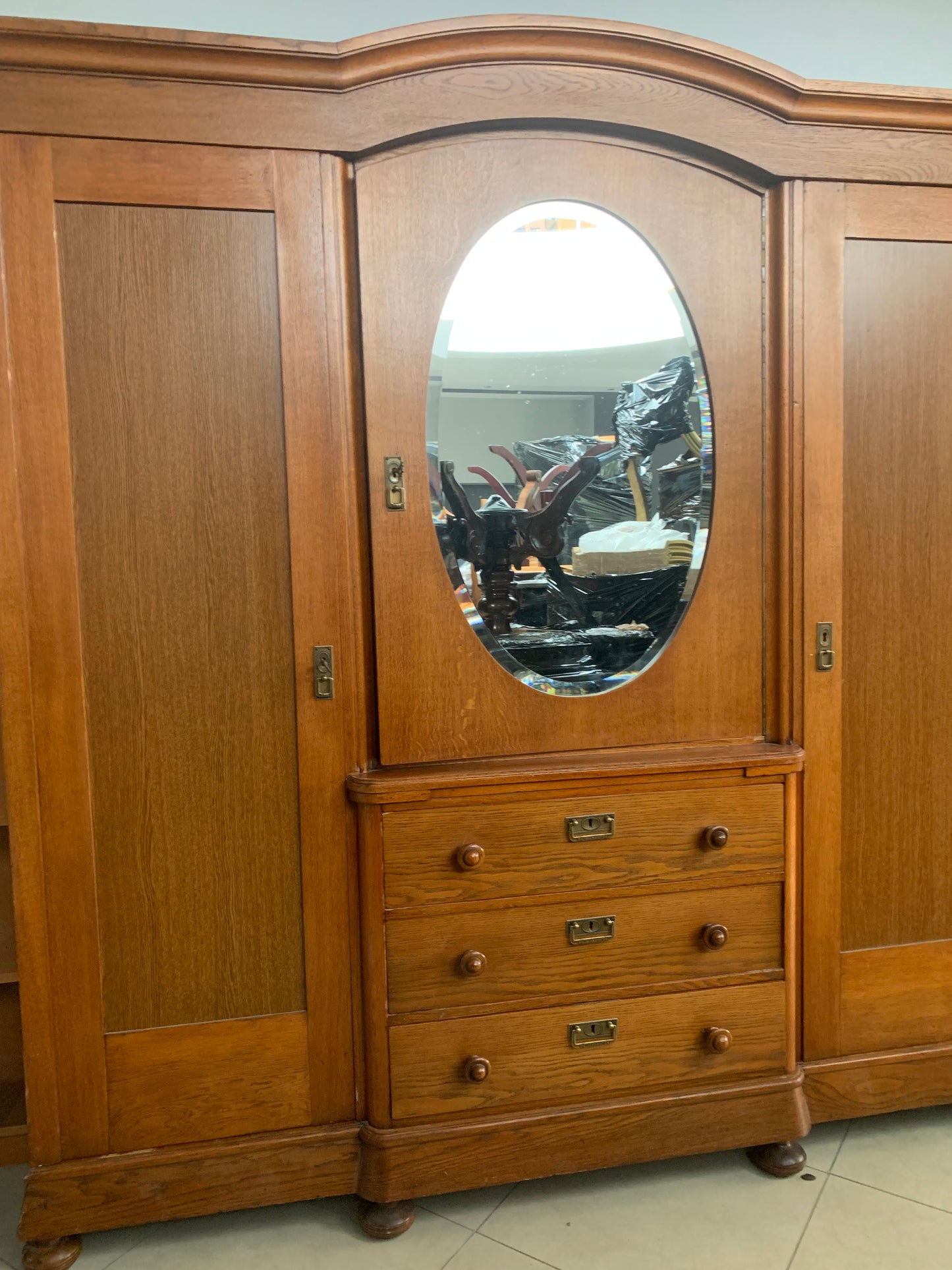 Szafa 3-drzwiowa dębowa, lustro owalne fazowane