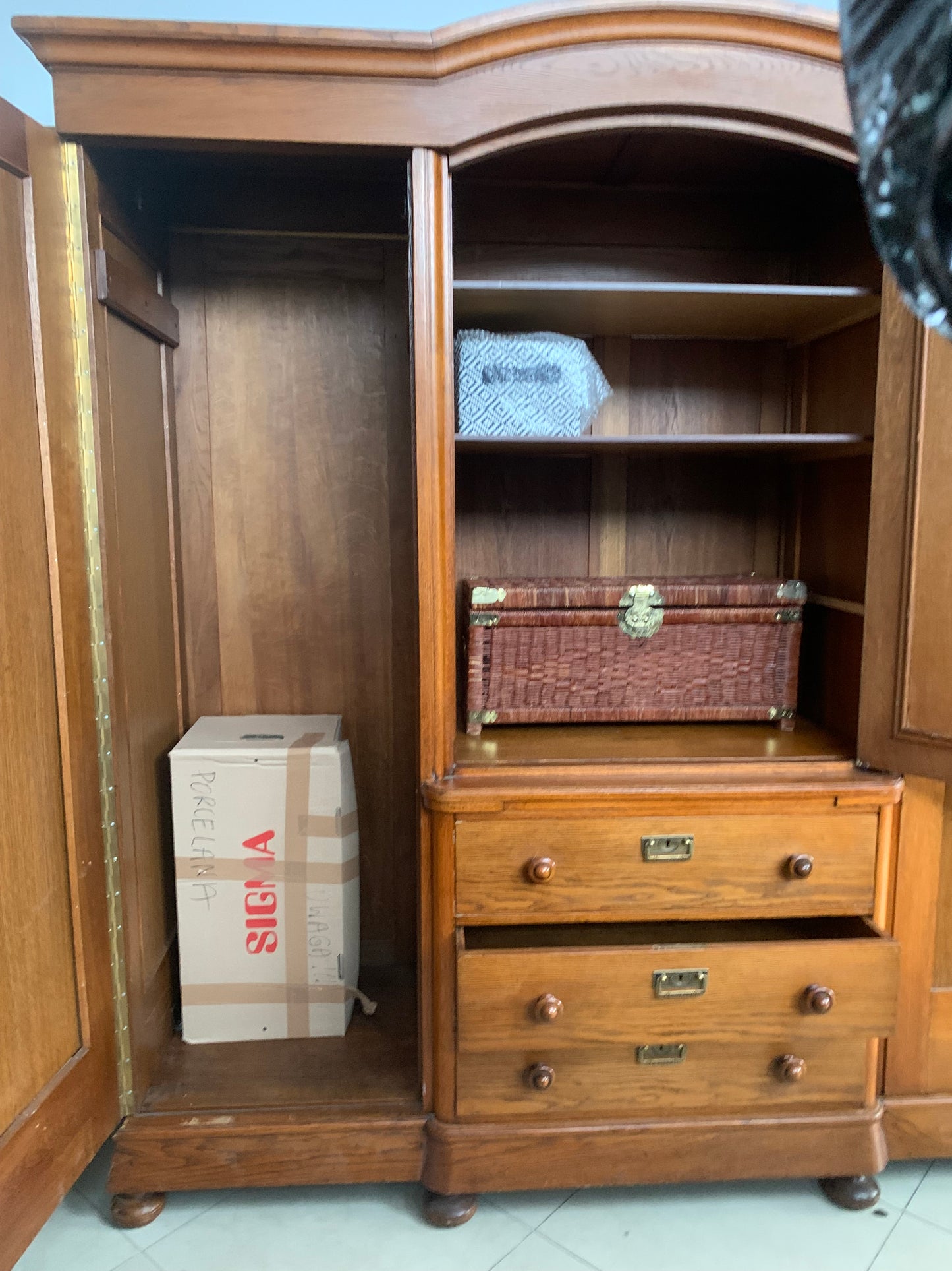 Szafa 3-drzwiowa dębowa, lustro owalne fazowane