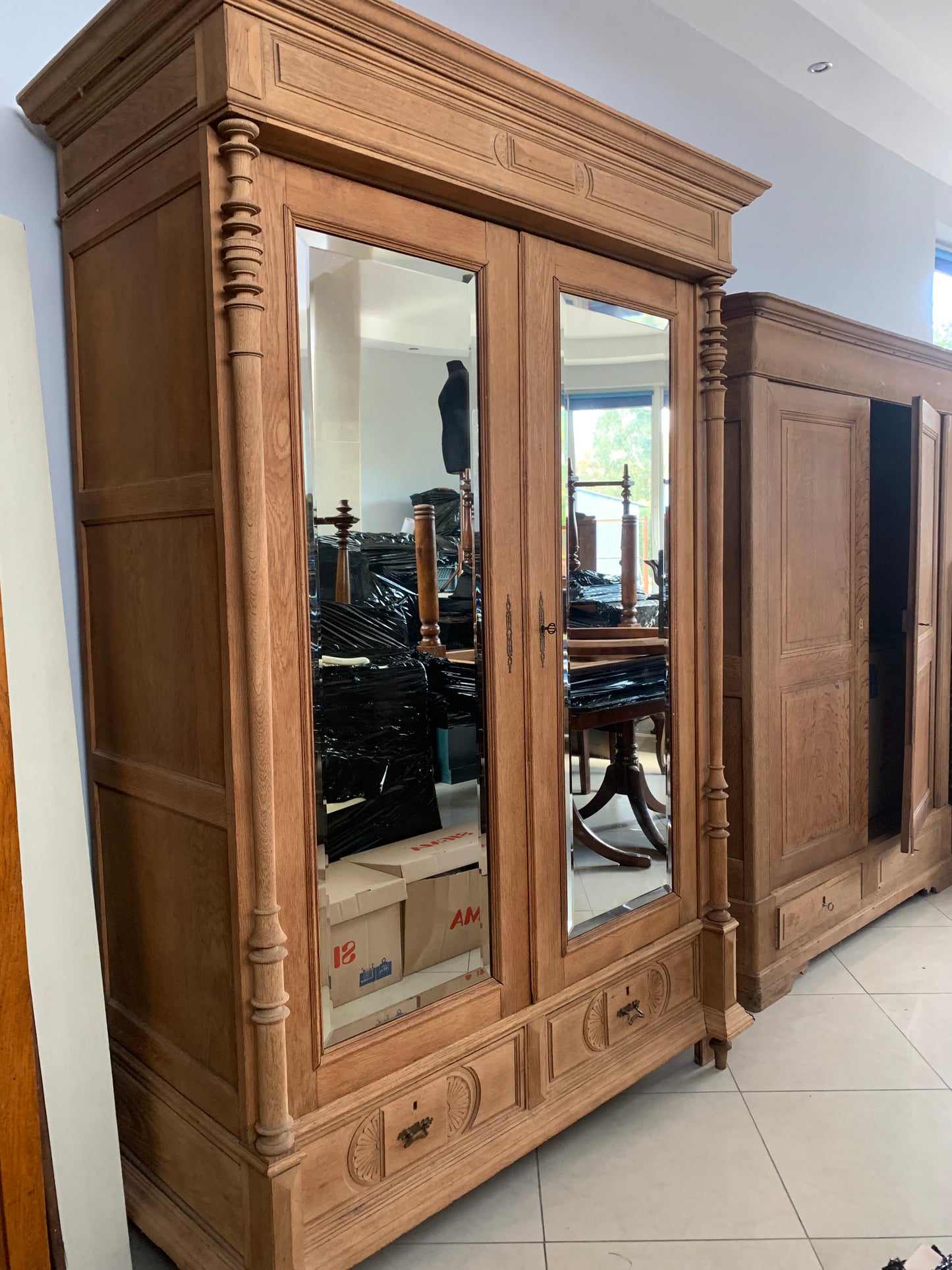 Szafa 2-drzwiowa z surowej dębiny, kryształowe lustro