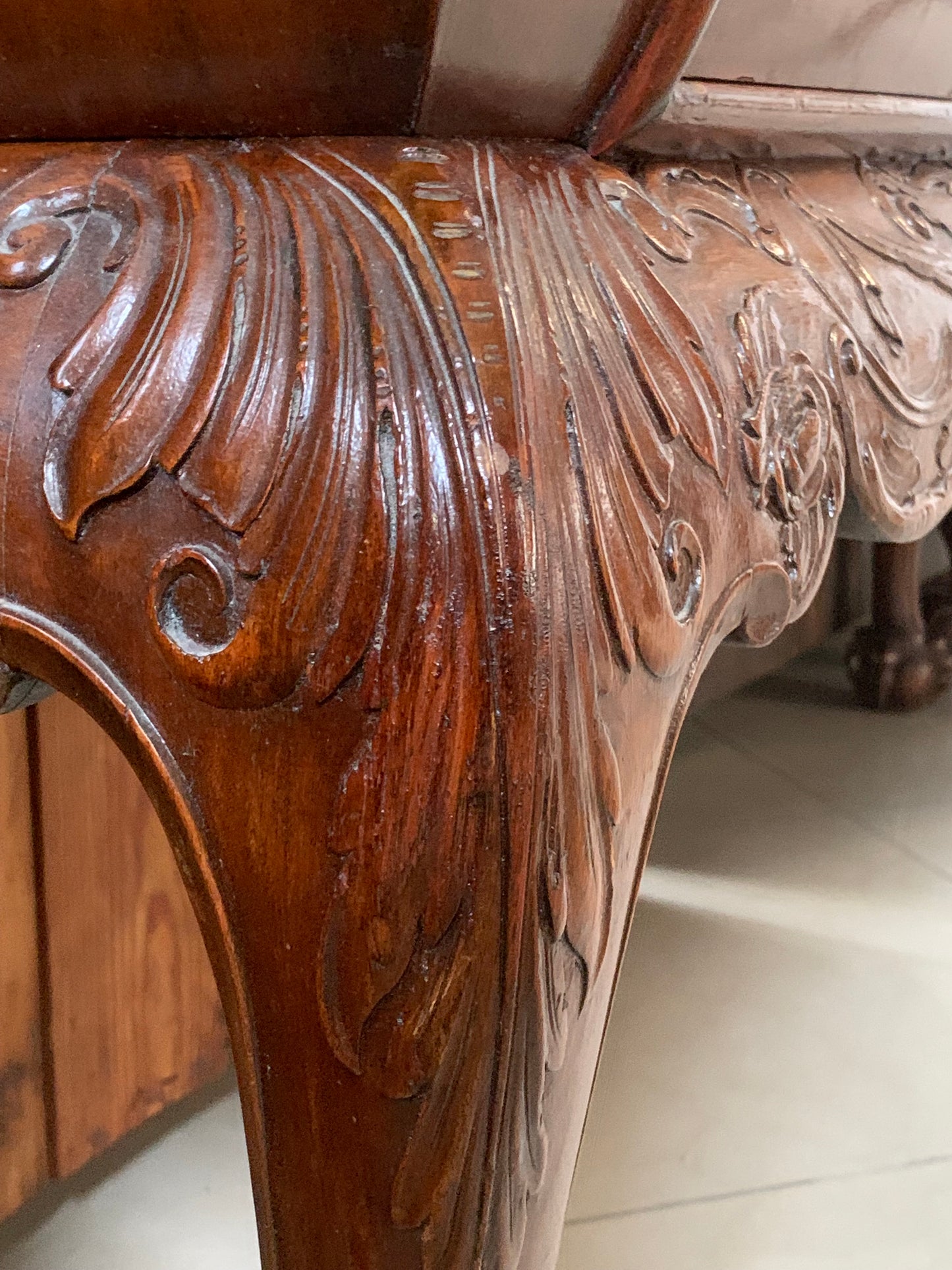 Witryna, biblioteka Chippendale po renowacji