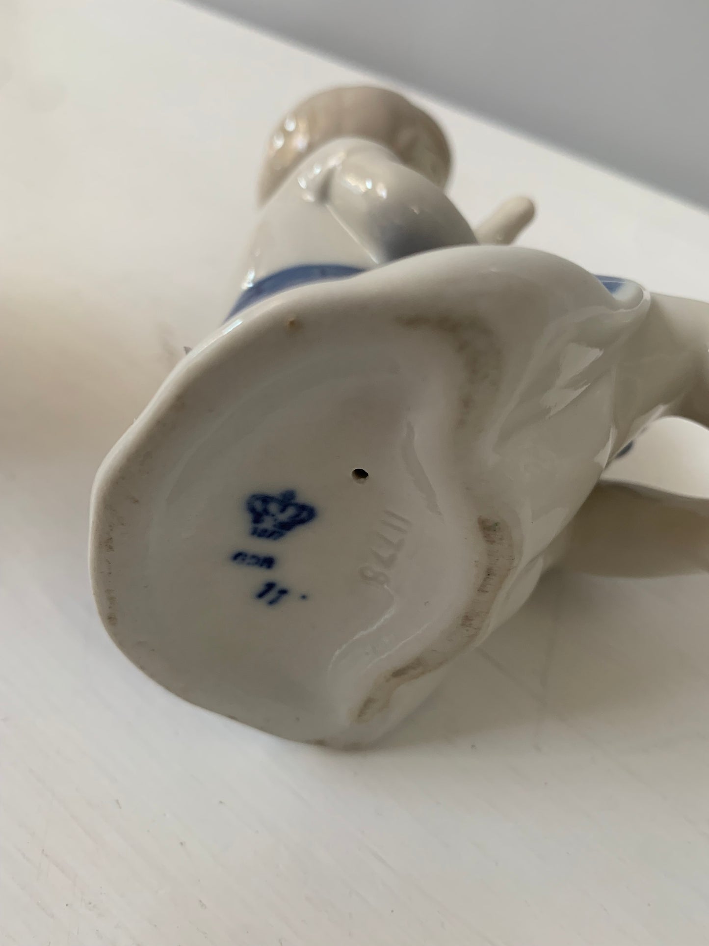 Figurki porcelanowe kolekcjonerskie, sygnowane