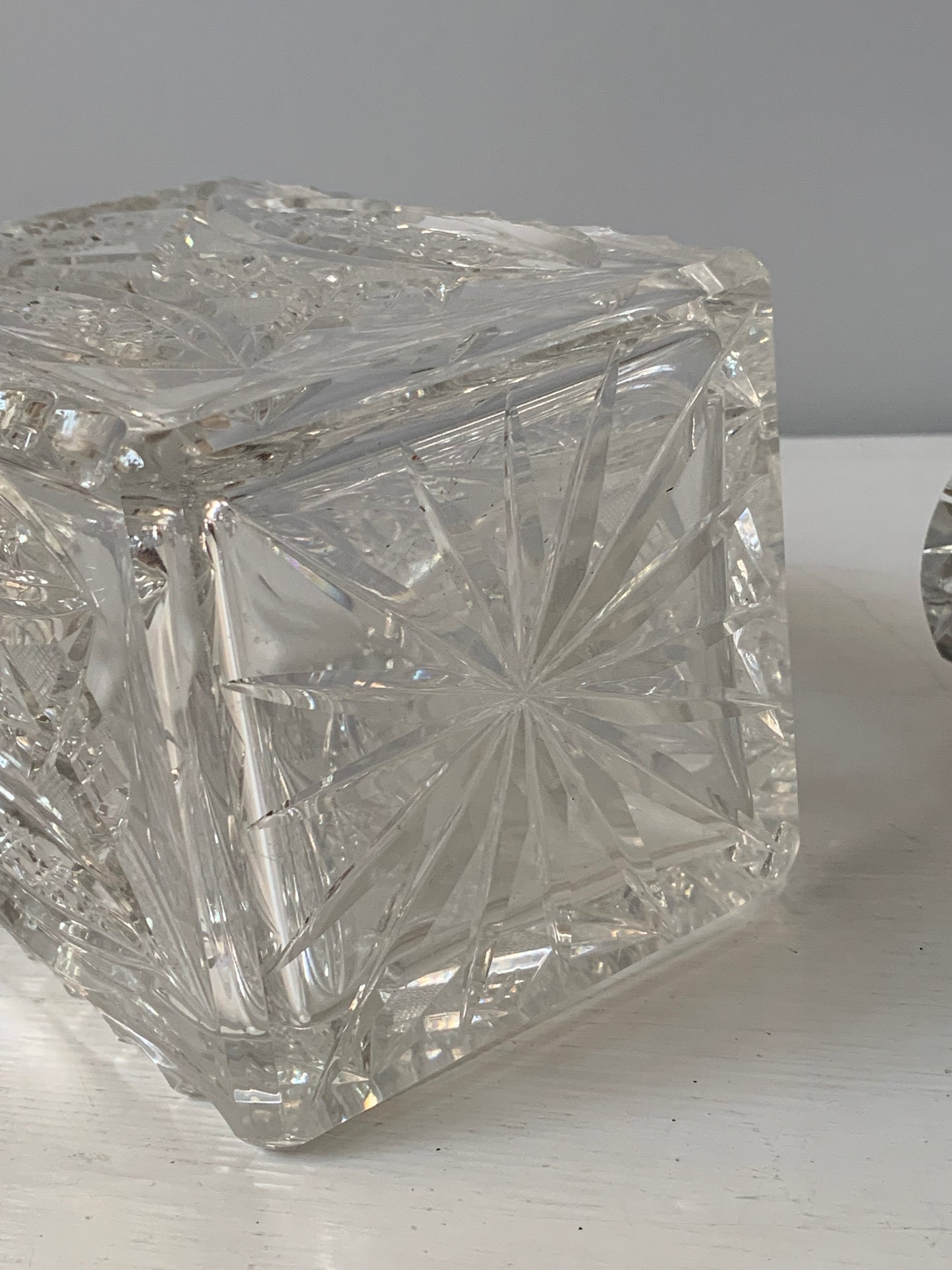 Karafka kryształowa z korkiem