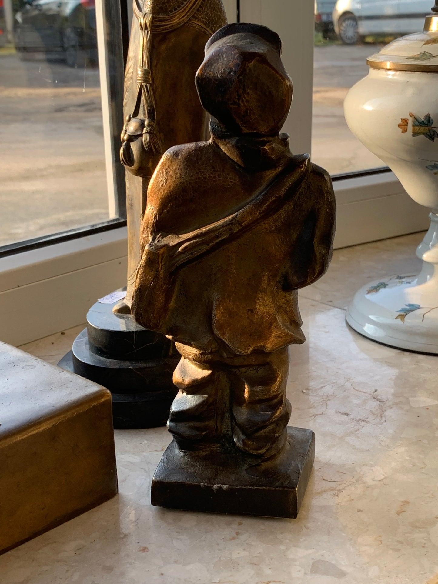 Rzeźba brąz Gazeciarz