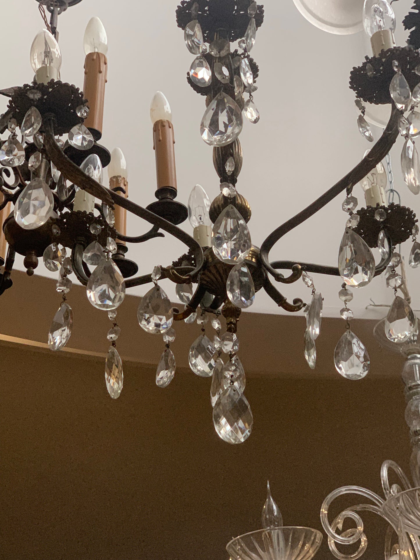 Żyrandol, mosiądz, kryształki fazowane