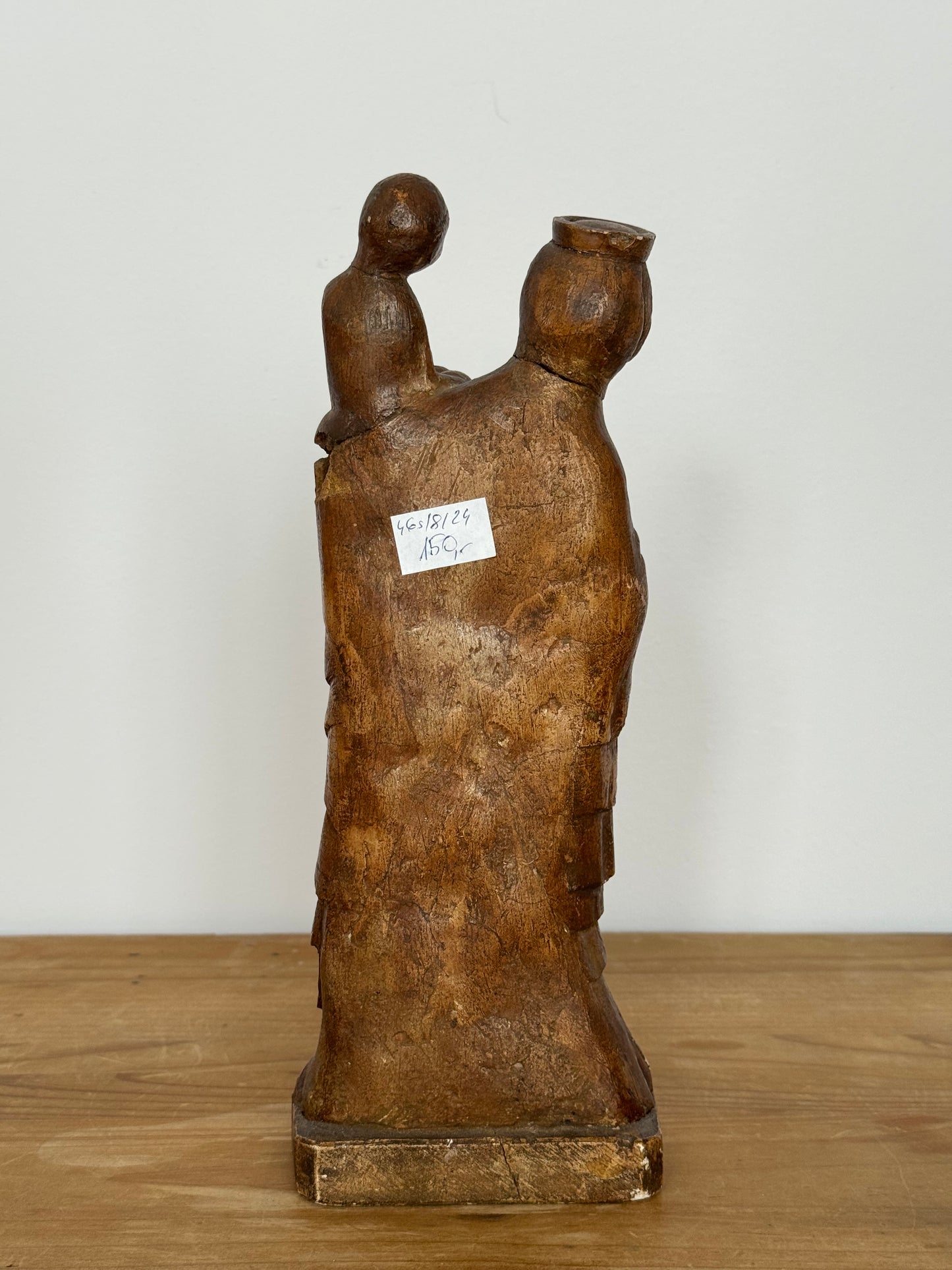 Rzeźba Madonny z dzieckiem