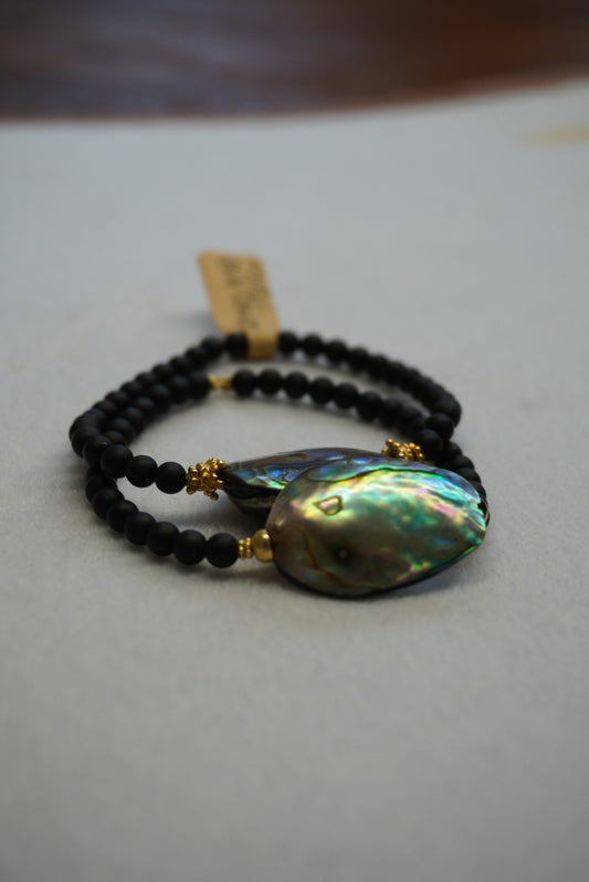 Bransoletka, muszla Abalone, czarny turmalin