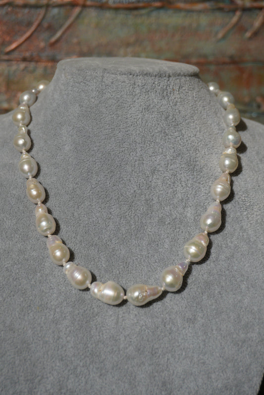 Naszyjnik z białych pereł hodowlanych, srebro pozłacane