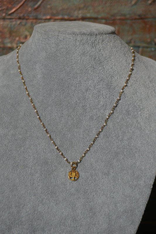 Krótki naszyjnik, drobna perła pozłacana srebro pozłacane, medalionik.