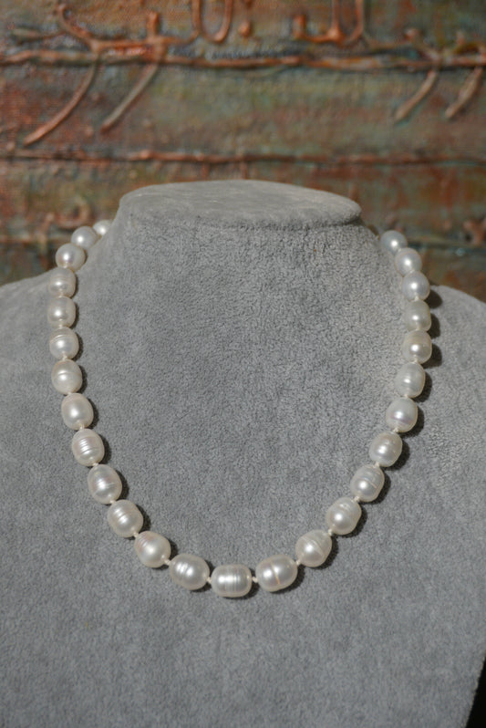 Krótki naszyjnik z pereł supełkowanych, srebro pozłacane